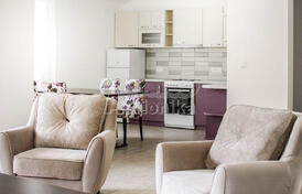 Комплекс с домами и бассейном в тихом районе