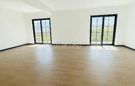 Просторная четырёхкомнатная квартира с панорамным видом на горы, Херцег Нови