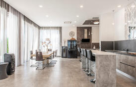 Вилла в Дженовичи с видом на море и бассейном.