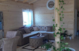 Деревянный дом в Луштице