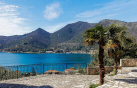 Вилла с квартирами с видом на море в Каминаря, Херцег Нови