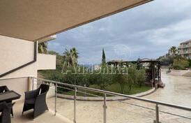 Квартира с двумя спальными комнатами в комплексе с бассейном