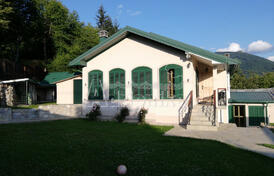 Трехэтажный дом в горном раю в Колашине