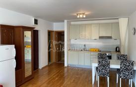 Квартира с двумя спальными комнатами в комплексе с бассейном