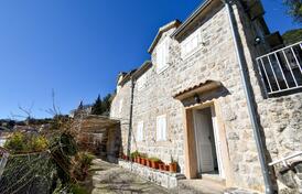 Красивый каменный дом с большим участком в отличном месте, Пераст, Котор