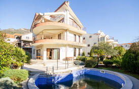 Вилла с бассейном в Дженовичи