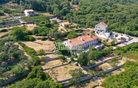 Традиционный каменный дом с большим участком, Челобрдo, Свети Стефан