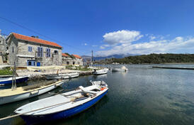 Продаётся очень красивый и тщательно отреставрированный каменный дом, Белила, Луштица