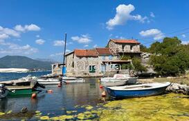 Дуплекс в 5 метрах от моря в аутентичном месте Какрц, полуосторв Луштица