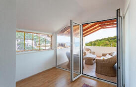 Просторная и светлая квартира с видом на море в Петровце