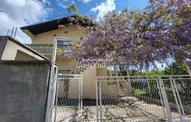 Двухэтажный дом с двумя отдельными квартирами недалеко от старого города, Бар