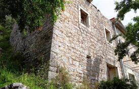 Руина каменного дома с большим участком, Баошичи