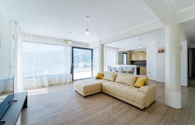 Просторный Пентхаус с большой террасой и видом на море