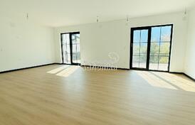 Очаровательная трёхкомнатная квартира с садом, Херцег Нови