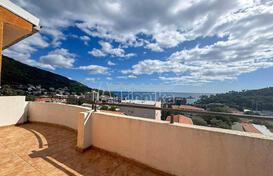 Дуплекс-квартира с панорамным видом на море &mdash; Петровац