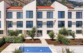 Таунхаус с бассейном и панорамным видом на море на Будванской ривьере, Режевичи