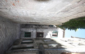 Квартира с тремя спальнями в старом городе Котора