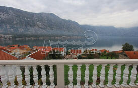 Дом c видом на море в Которе