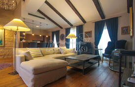 Очаровательная двухуровневая квартира в самом сердце старого города Будвы