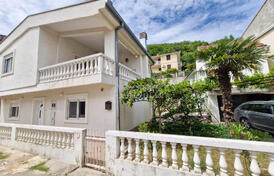 Дом с двумя однокомнатными квартирами в тихом поселке Мишичи, Бар