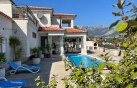 Элегантная вилла с бассейном и панорамным видом на море и город Бар