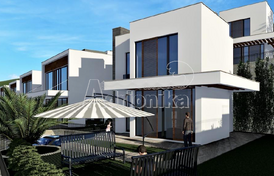 На продажу новые виллы в комплексе с видом на Боко-Которский залив