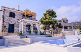 Совершенно новая и со вкусом обставленная вилла на полуострове Луштица