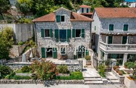 Уникальная вилла на первой линии в Роcе