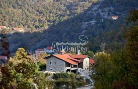 Аутентичный каменный дом в старом селе недалеко от Цетинье