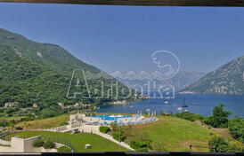 Квартира с двумя спальнями и с шикарным видом на море, Моринь, Котор