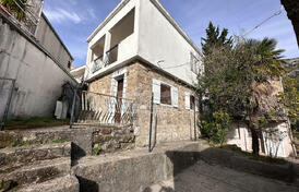 Три маленьких дома на просторном участке недалеко от моря, Бар, Шушань