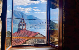 Стильная однокомнатная квартира с видом на море, Пераст