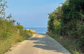 Участок под строительство ниже основной дороги, Утеха