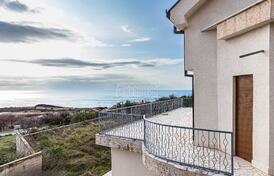 Просторный 3-этажный дом с видом на море в Близикуче