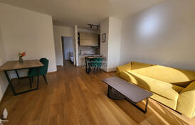 Меблированная двухкомнатная квартира с видом на море и гаражным местом в новостройке