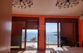 Просторный дом в Утехе с панорамным видом на море