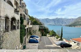 Отличная квартира с садом, бассейном и видом на море, Костаница