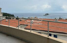 Просторная квартира с одной спальней и видом на море, Петровац