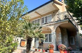 Симпатичный дом в 100 метрах от моря, Прчань, Котор