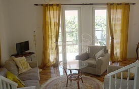 Дом с небольшим садом в Дженовичи