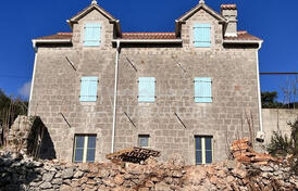 Красивый каменный дом под ремонт в Загоре