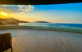 Трёхкомнатная квартира на второй линии моря в Рафаиловичах