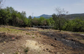 Просторный урбанизированный участок в Которе, в Дуб