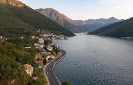 Отличный дом на первой линии моря, Лепетане, Тиват