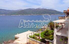 Вилла на берегу моря в Крашичи