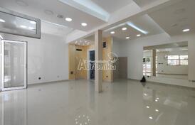 Коммерческое помещение с террасой в Будве