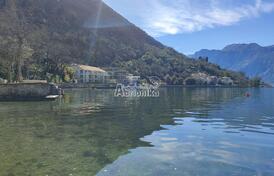 Строящаяся просторная вилла в Столиве в первой линии от моря