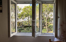 Квартира с садом в отличном месте города, 100 м от моря, Топла, Херцег Нови