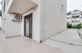 Современный жилой дом с видом на море в Будве