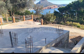 Урбанизированный участок в Ратац, с фундаментом